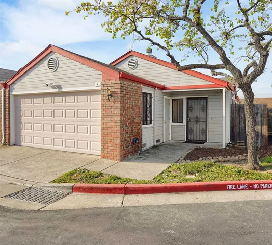 $548,000 | 7 Town Square Place, Oakland, CA 94603