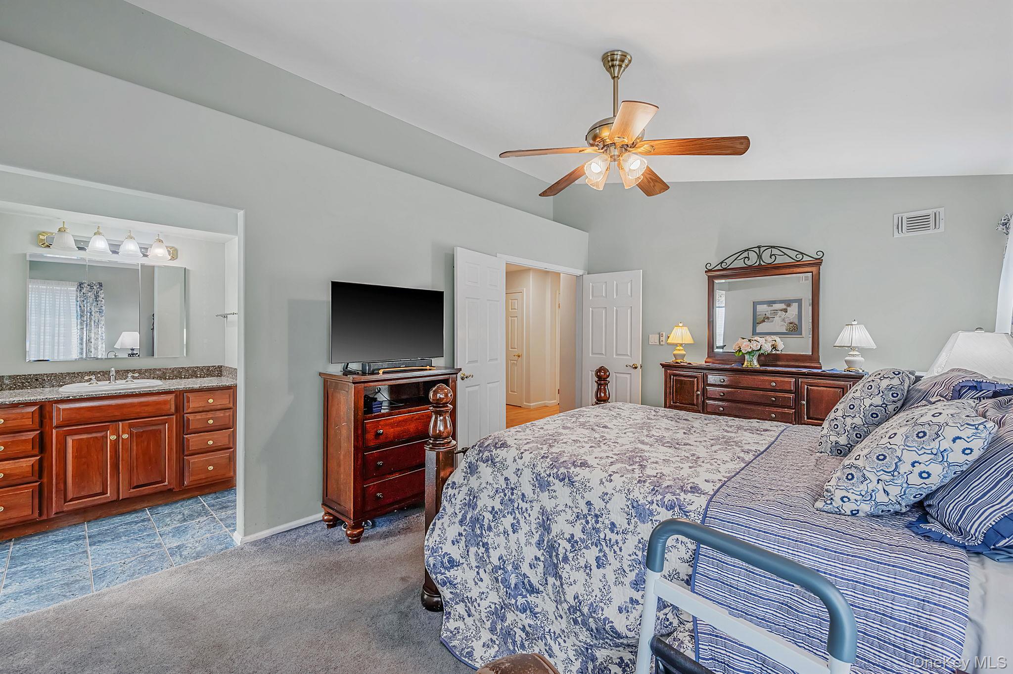 19 Sayville Court Ridge, NY 11961 - Photo 15 of 34 Gallery Image 15