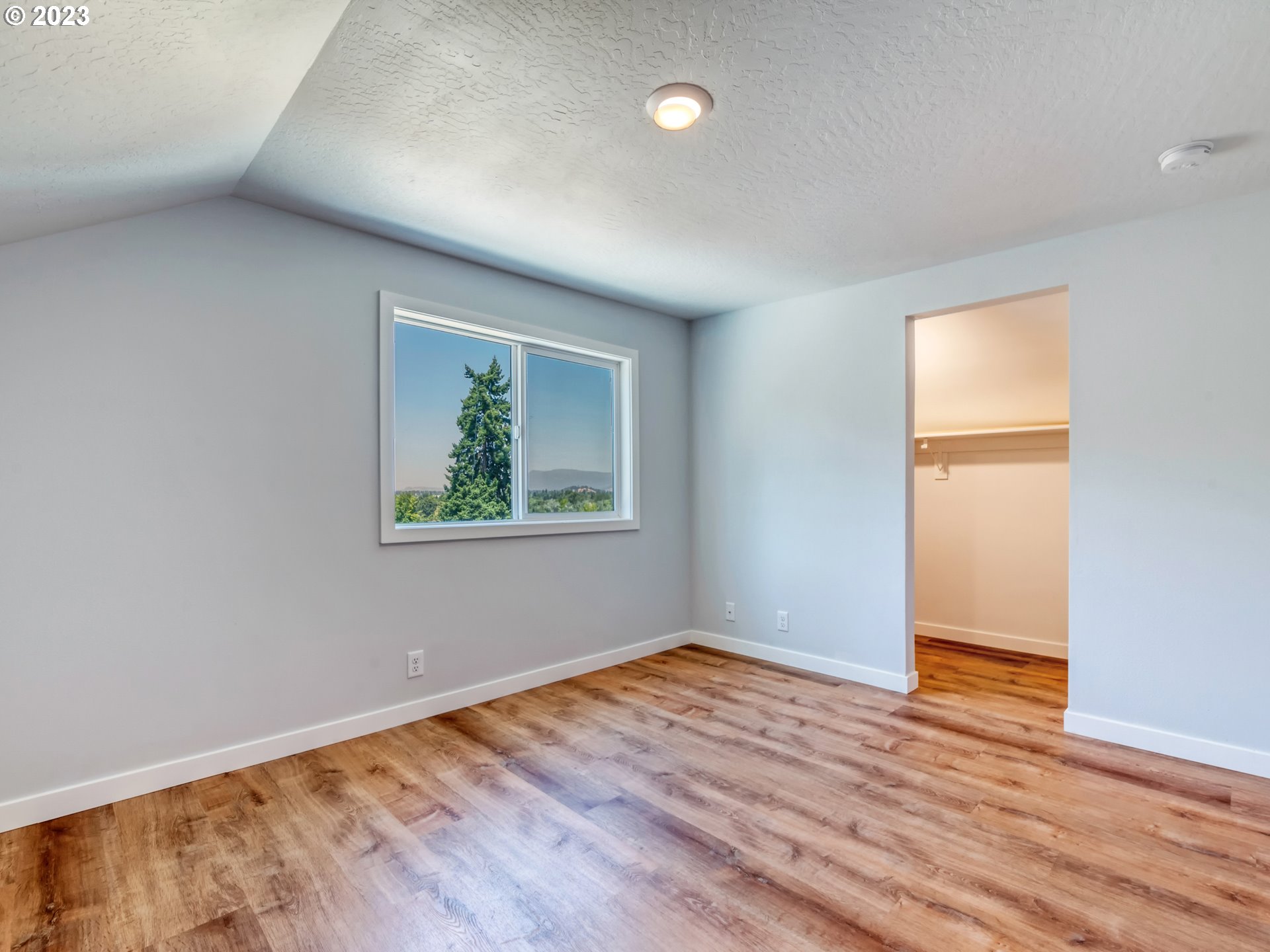 2285 City View Street Eugene, OR 97405 - Photo 36 of 47 an empty room with wooden floor and window
