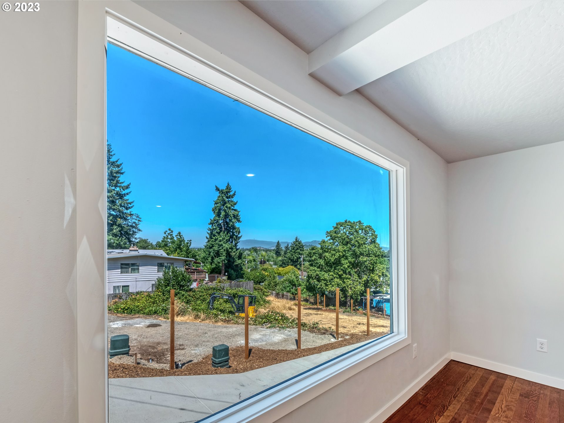 2285 City View Street Eugene, OR 97405 - Photo 10 of 47 a view of a window