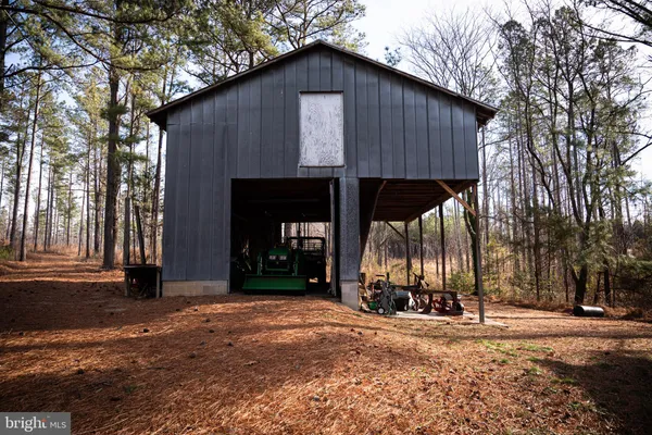 $999,000 | 1052 South Hill Road, Brodnax, VA 23920