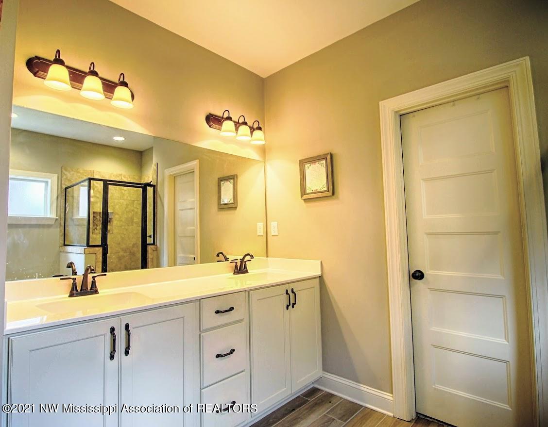 3464 Tate's Way Hernando, MS 38632 - Photo 15 of 24 Master Bathoom