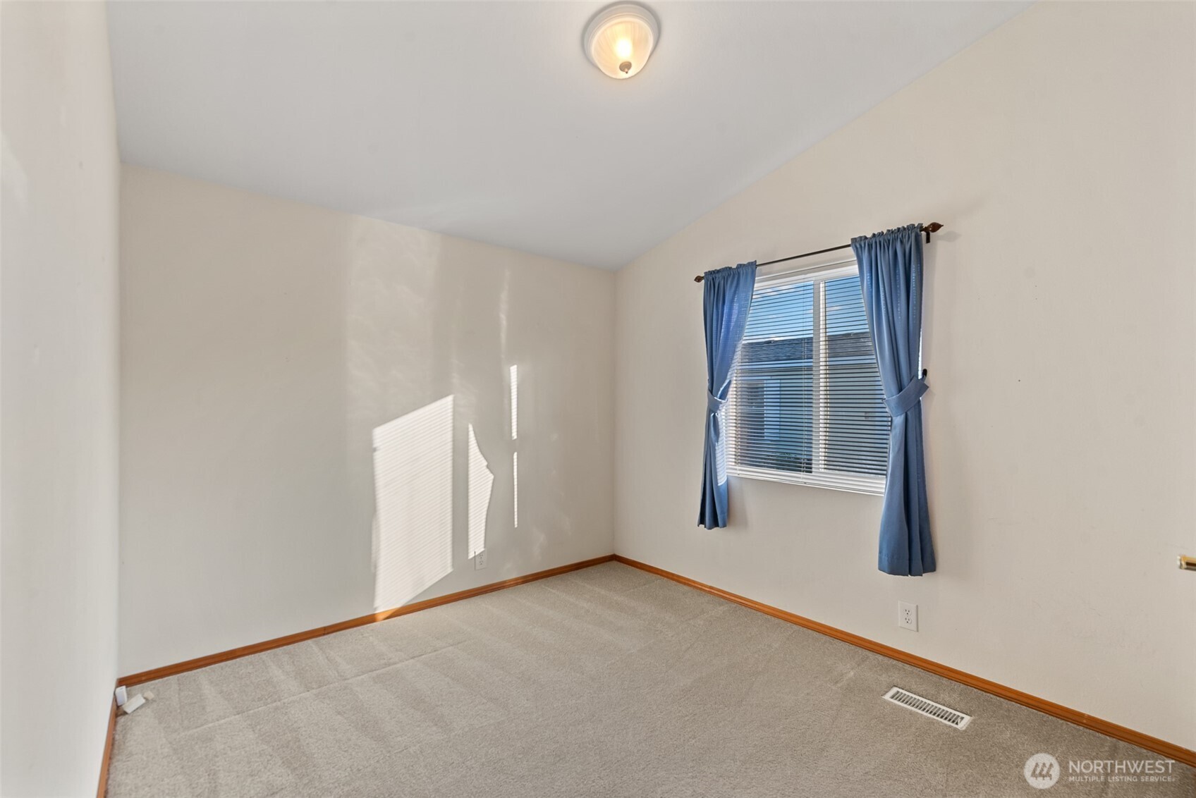 1232 Woods Street Wenatchee, WA 98801 - Photo 13 of 31 an empty room with windows