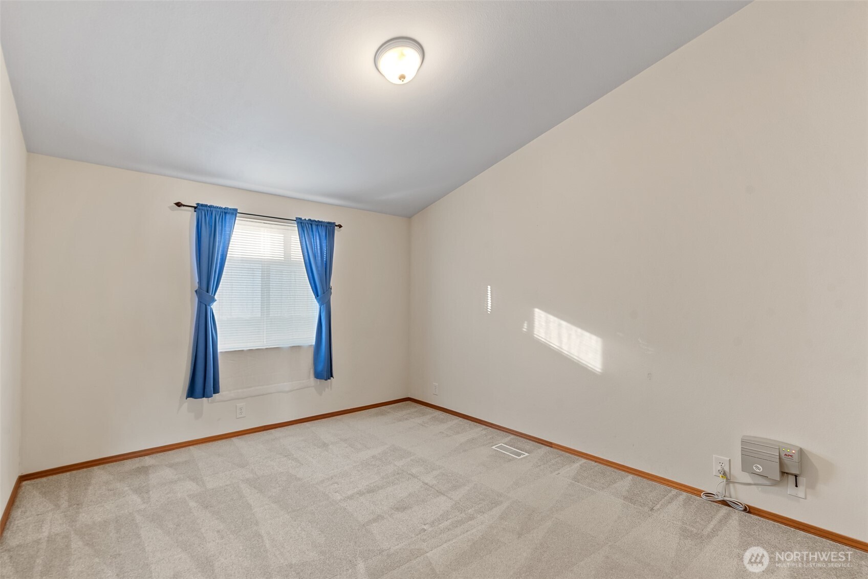 1232 Woods Street Wenatchee, WA 98801 - Photo 25 of 31 an empty room with windows