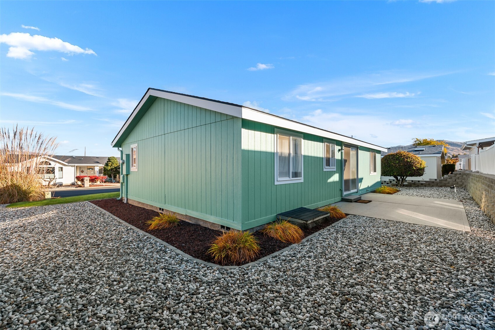 1232 Woods Street Wenatchee, WA 98801 - Photo 7 of 31 a view of a back yard of the house