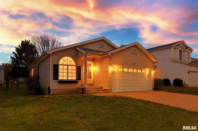 $293,500 | 2407 West Miners Drive, Dunlap, IL 61525