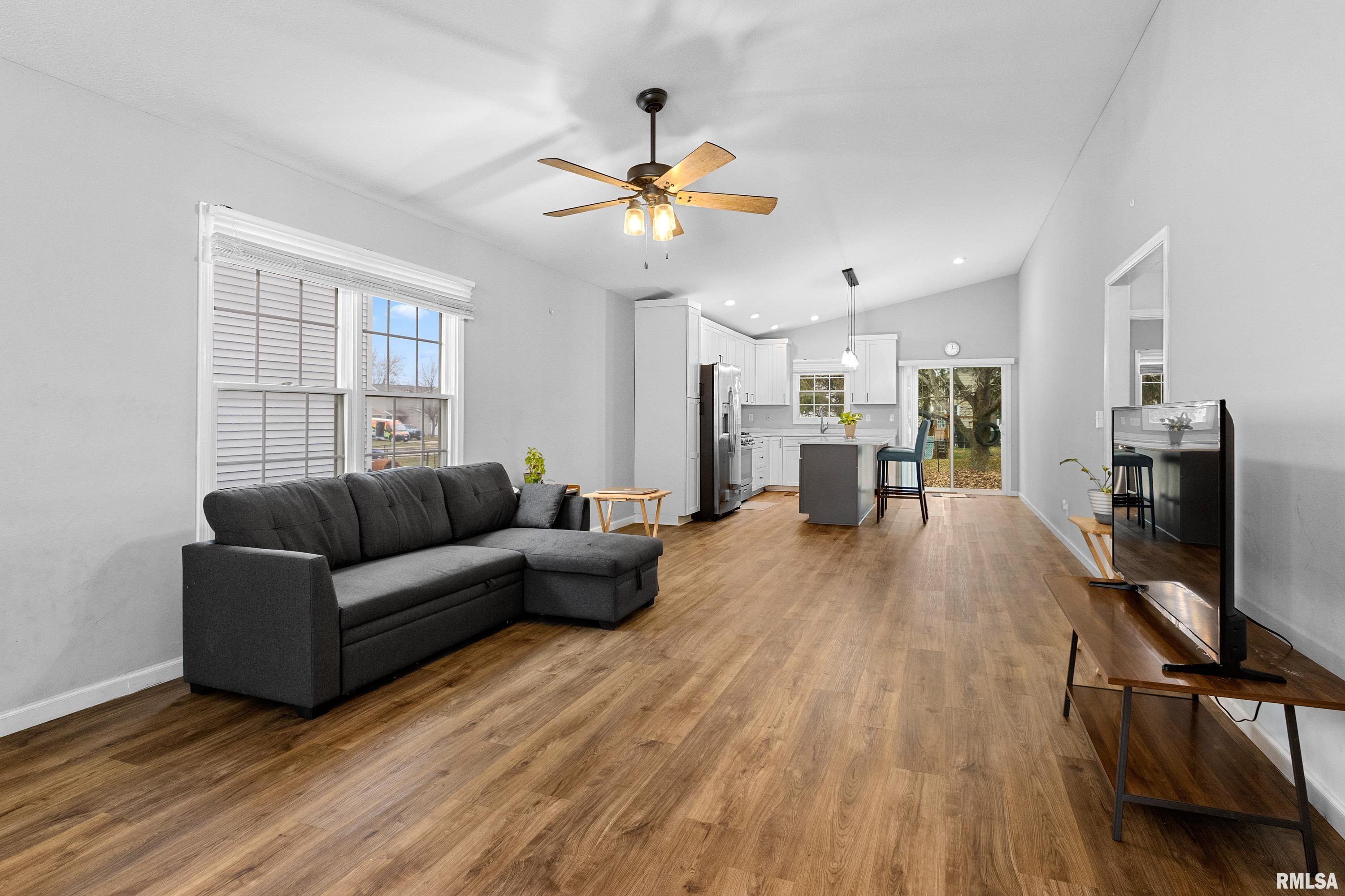 2407 West Miners Drive Dunlap, IL 61525 - Photo 5 of 43