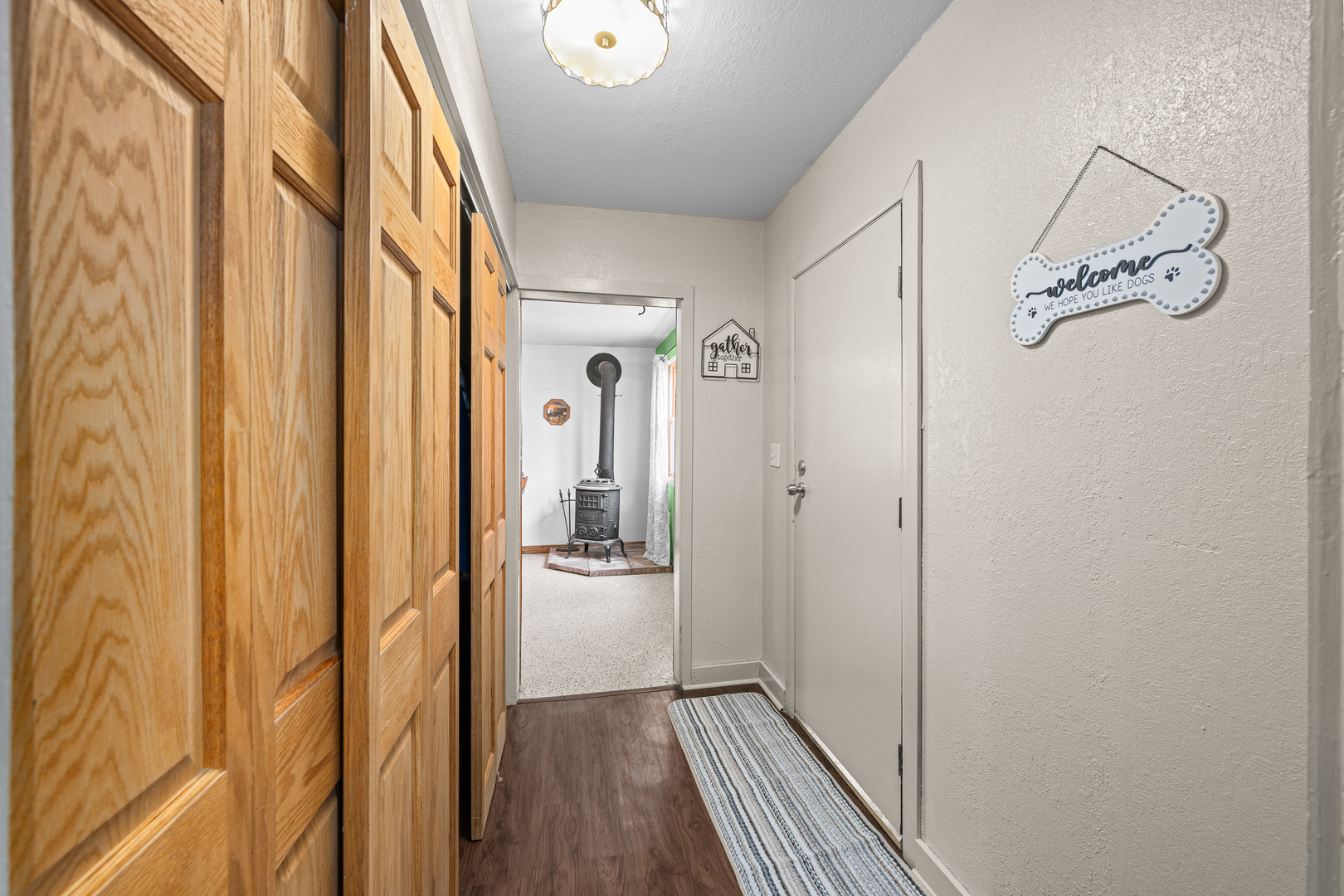 4101 5th Avenue East Moline, IL 61244 - Photo 14 of 36 a view of a bathroom from a hallway