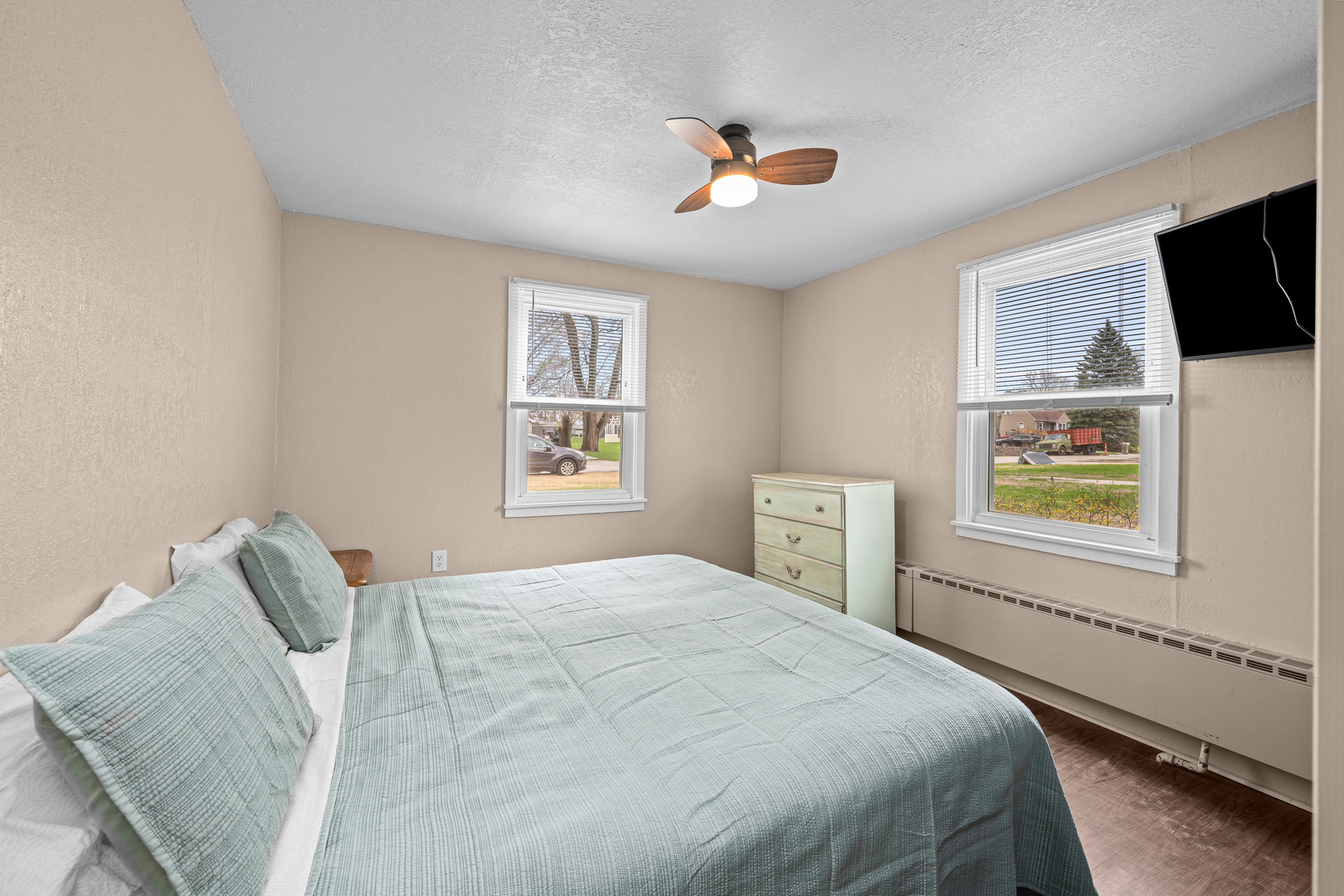 4101 5th Avenue East Moline, IL 61244 - Photo 15 of 36 a bedroom with a bed and a window