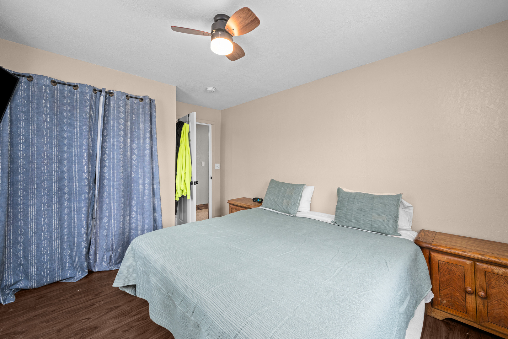 4101 5th Avenue East Moline, IL 61244 - Photo 16 of 36 a bedroom with a bed and a window