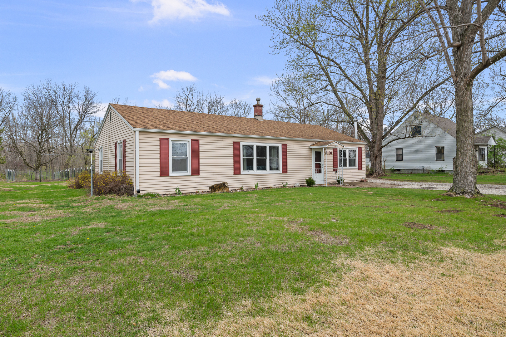 4101 5th Avenue East Moline, IL 61244 - Photo 2 of 36 a front view of house with yard and green space