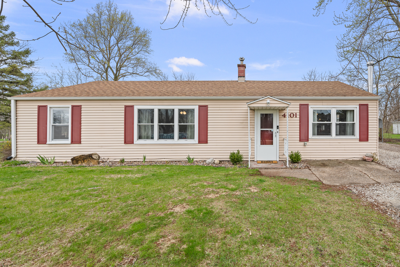 4101 5th Avenue East Moline, IL 61244 - Photo 3 of 36 a view of a house with a backyard