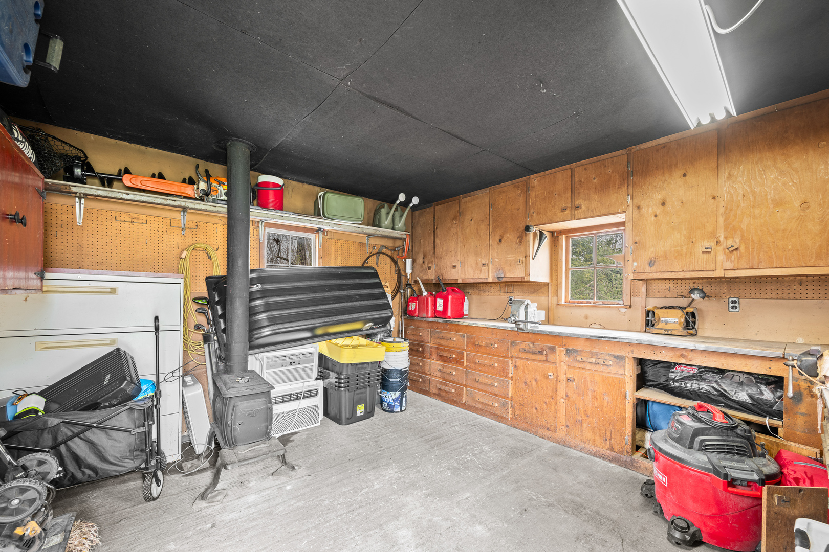 4101 5th Avenue East Moline, IL 61244 - Photo 35 of 36 a storage room with washer and dryer