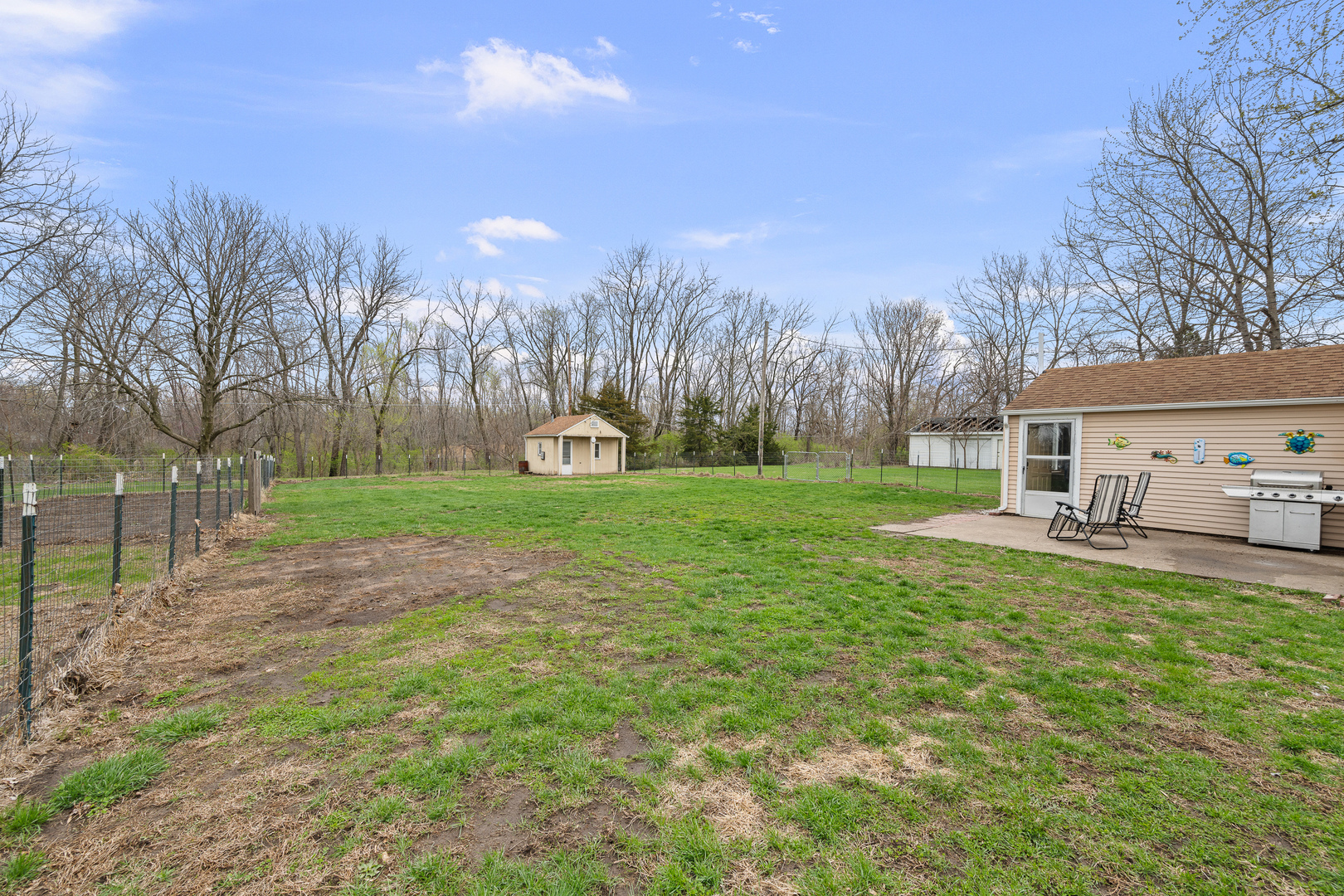 4101 5th Avenue East Moline, IL 61244 - Photo 6 of 36 a backyard of a house with table and chairs