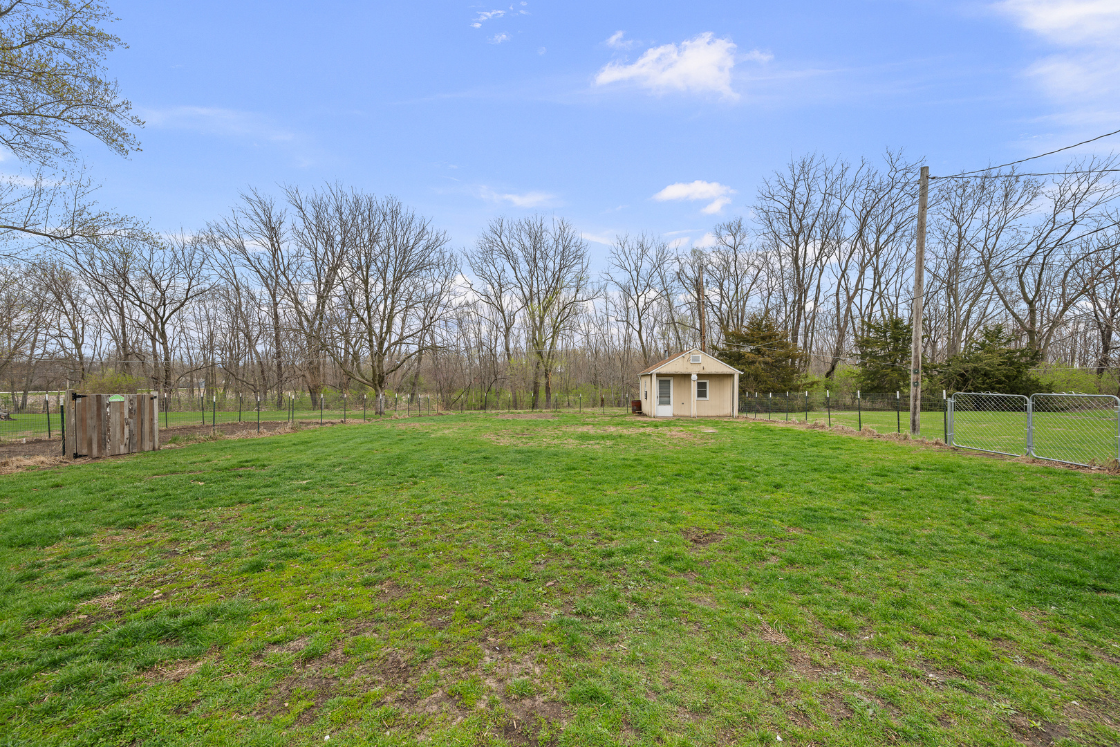4101 5th Avenue East Moline, IL 61244 - Photo 8 of 36 a view of a park with large trees
