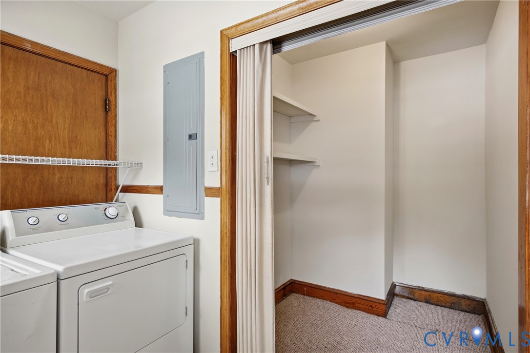 3225 Lakewood Road Glen Allen, VA 23060 - Photo 15 of 43 a bathroom with a sink and a mirror
