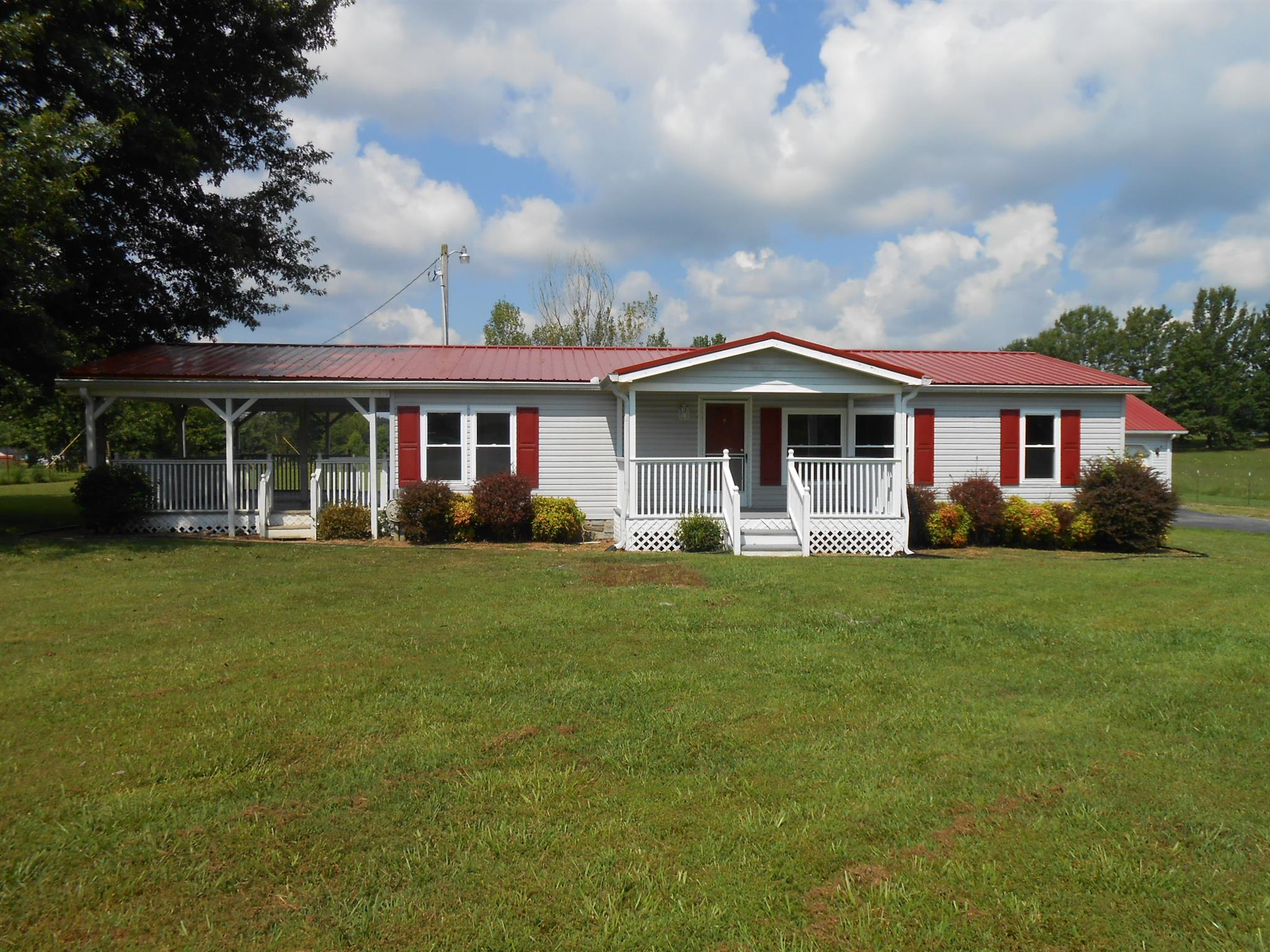 1225 Mt Vernon Road Bethpage, TN 37022 - Photo 2 of 15 a front view of a house with a garden