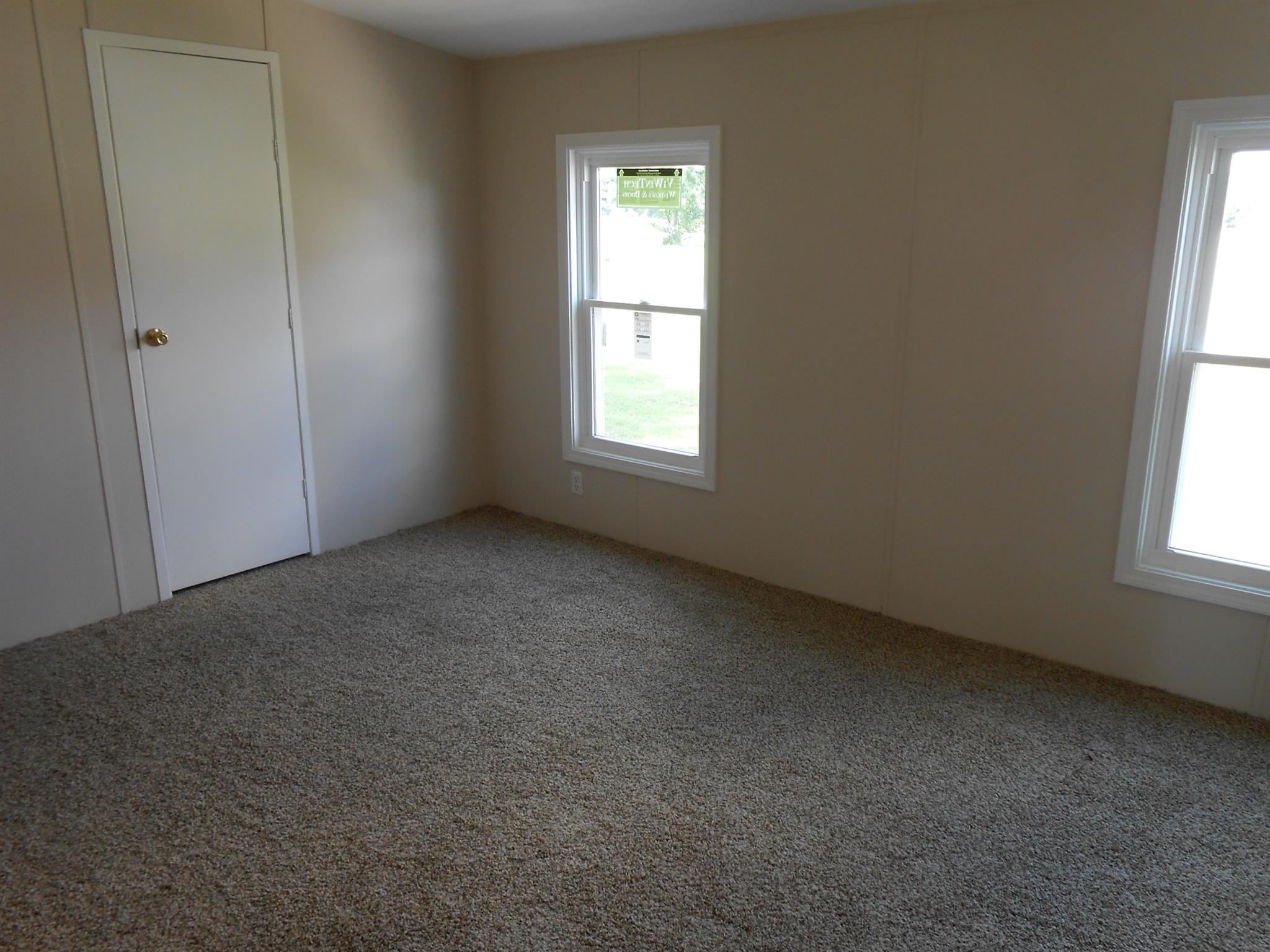 1225 Mt Vernon Road Bethpage, TN 37022 - Photo 10 of 15 an empty room with a window