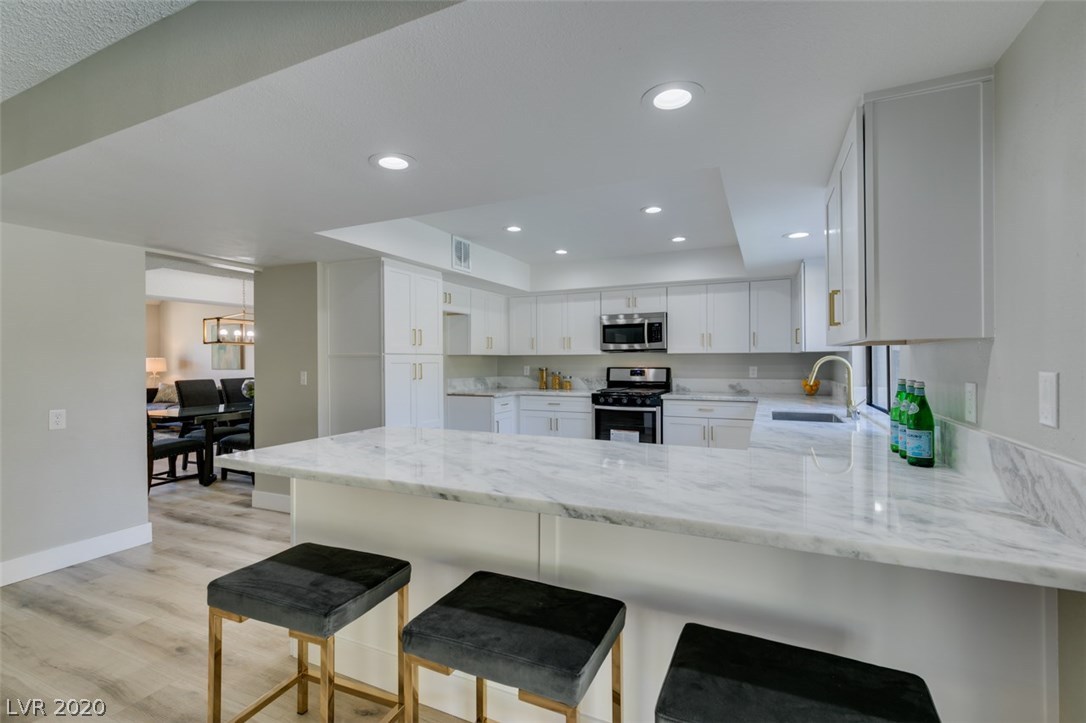 6652 Vigo Road Las Vegas, NV 89146 - Photo 3 of 49 Gallery Image 3