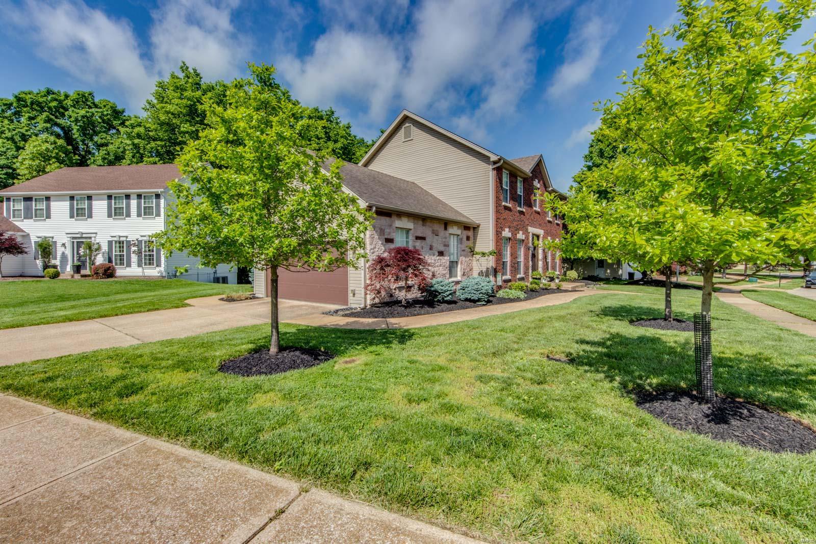 356 Arbor Glen Drive Ballwin, MO 63021 - Photo 2 of 53