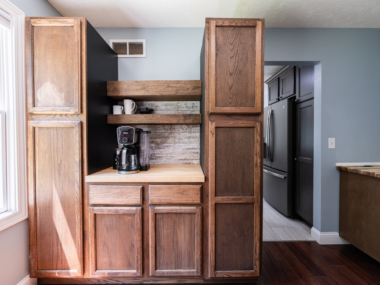 25 Greenbriar Road Mackinaw, IL 61755 - Photo 19 of 51 a kitchen with stainless steel appliances a refrigerator and a window