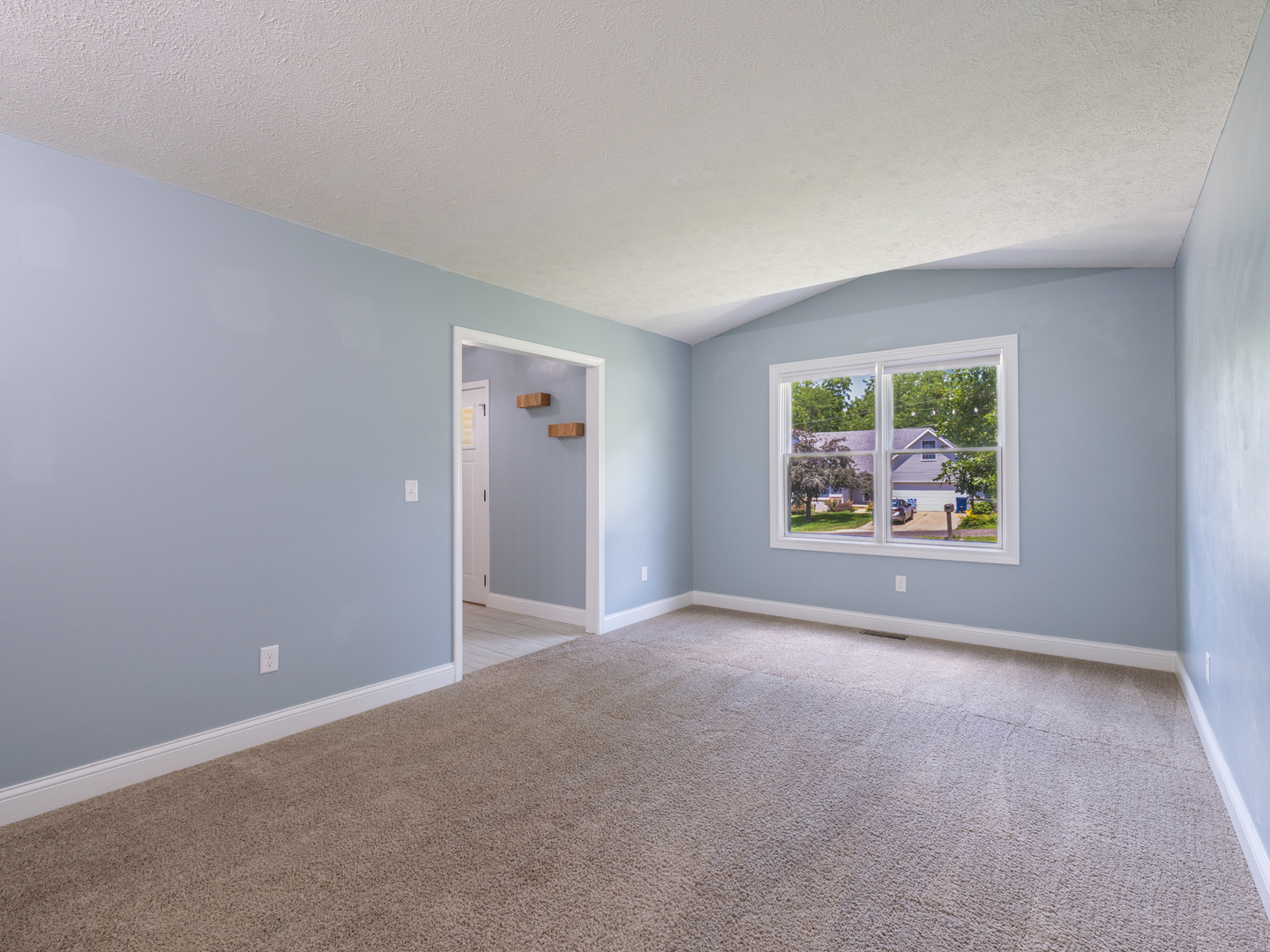 25 Greenbriar Road Mackinaw, IL 61755 - Photo 23 of 51 an empty room with windows