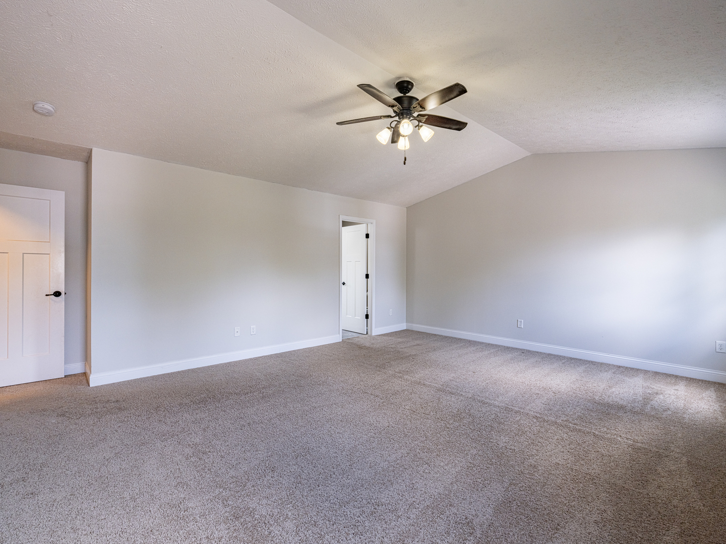 25 Greenbriar Road Mackinaw, IL 61755 - Photo 27 of 51 a view of an empty room
