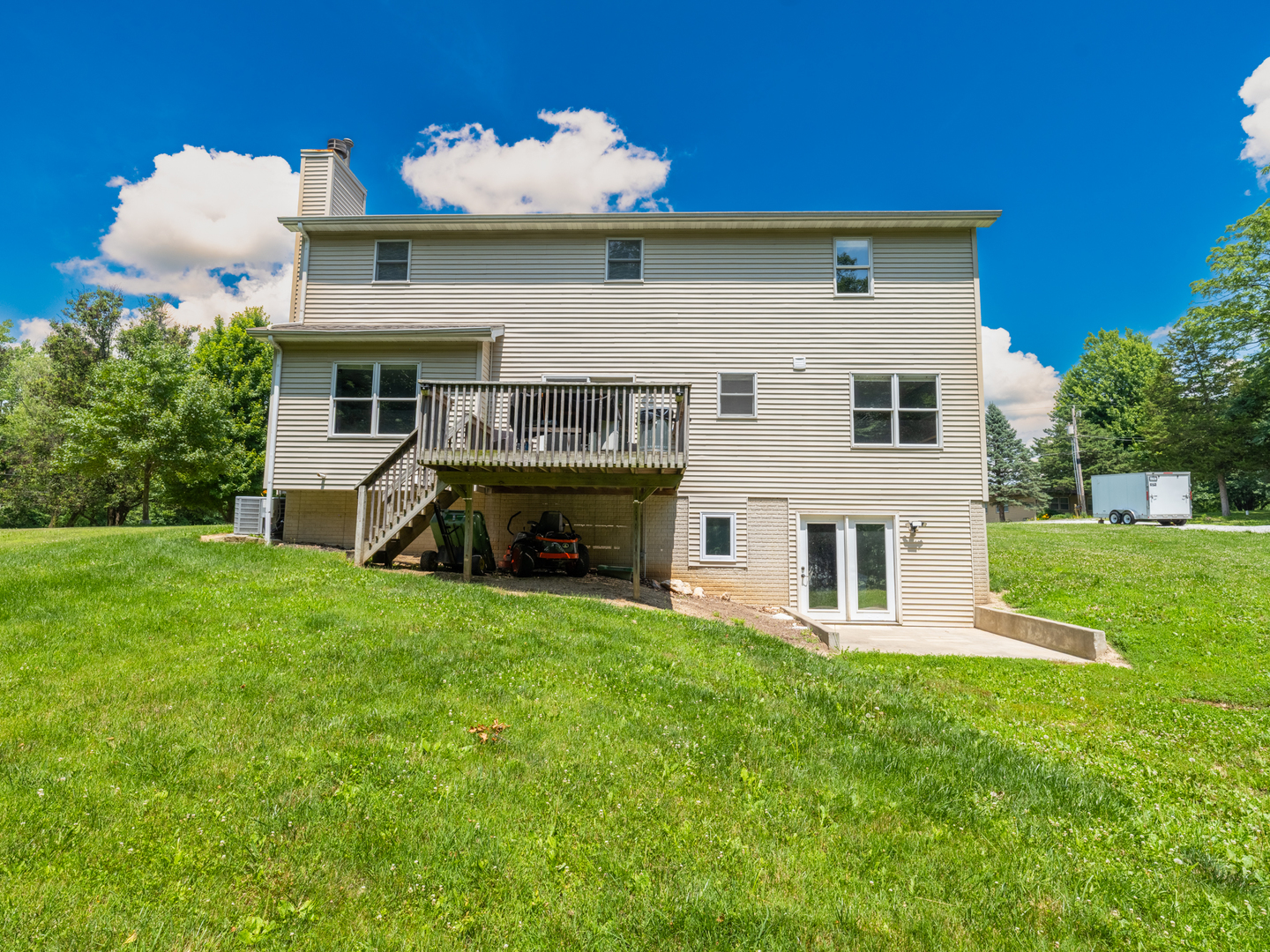 25 Greenbriar Road Mackinaw, IL 61755 - Photo 44 of 51 a front view of a house with a yard