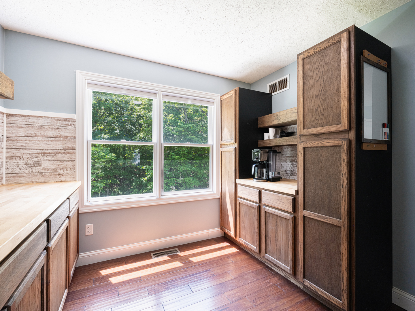 25 Greenbriar Road Mackinaw, IL 61755 - Photo 5 of 51 a kitchen with stainless steel appliances a refrigerator sink and microwave