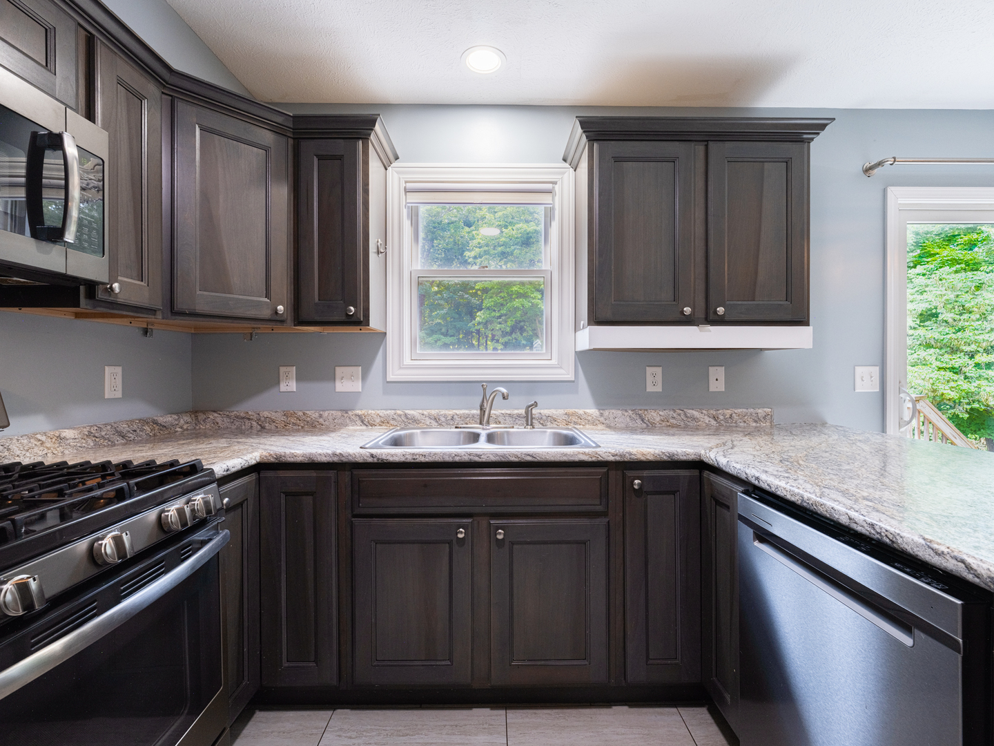 25 Greenbriar Road Mackinaw, IL 61755 - Photo 8 of 51 a kitchen with granite countertop a sink stove and cabinets