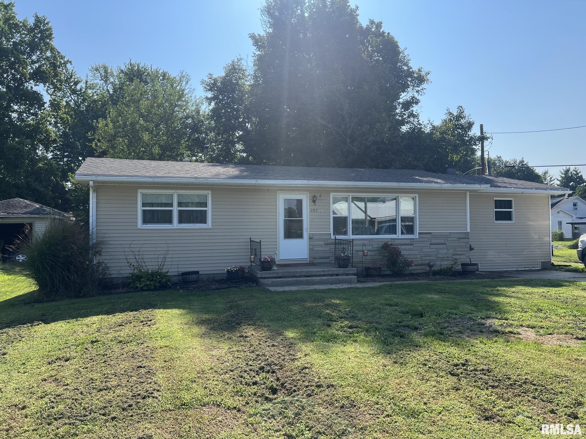 207 North Illinois Street Camp Point, IL 62320 - Photo 1 of 30 Gallery Image 1