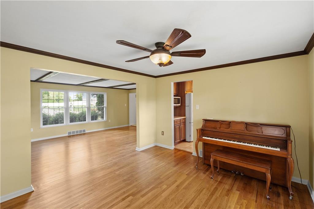 159 North Jamestown Road Coraopolis, PA 15108 - Photo 9 of 25 Gallery Image 9