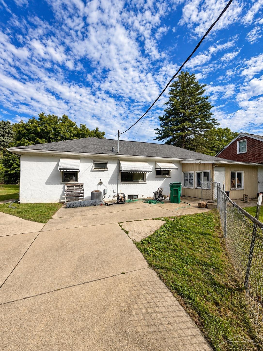 1909 North Aurelius Road Holt, MI 48842 - Photo 5 of 47 Gallery Image 5