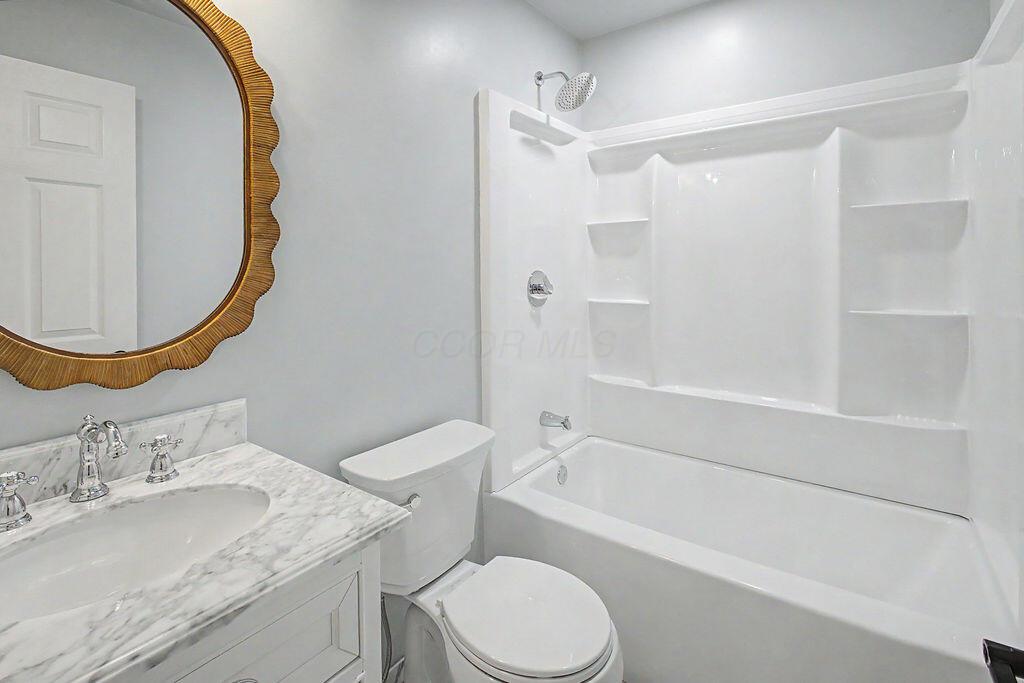 6161 Lock Road Centerburg, OH 43011 - Photo 23 of 38 Upstairs full barth