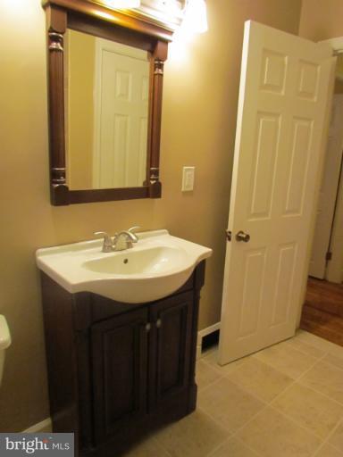 1506 Stonewood Road Baltimore, MD 21239 - Photo 14 of 22 Bath