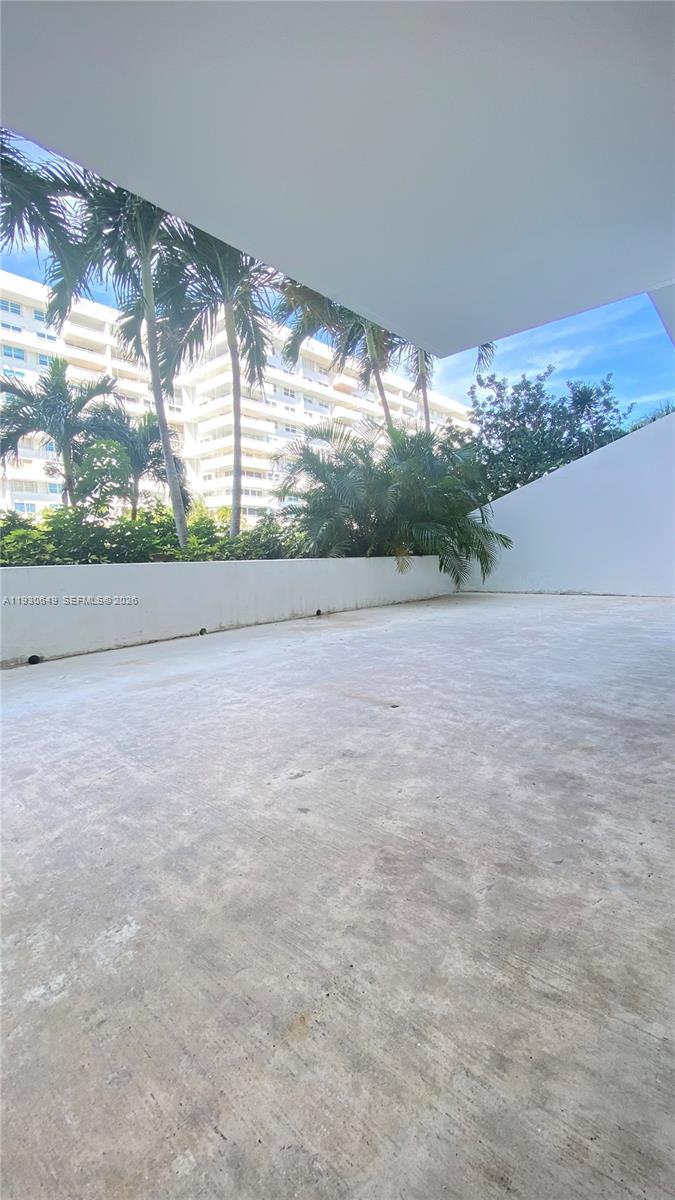 199 Ocean Ln Drive, Unit 102 Key Biscayne, FL 33149 - Photo 25 of 26 a view of empty room with window