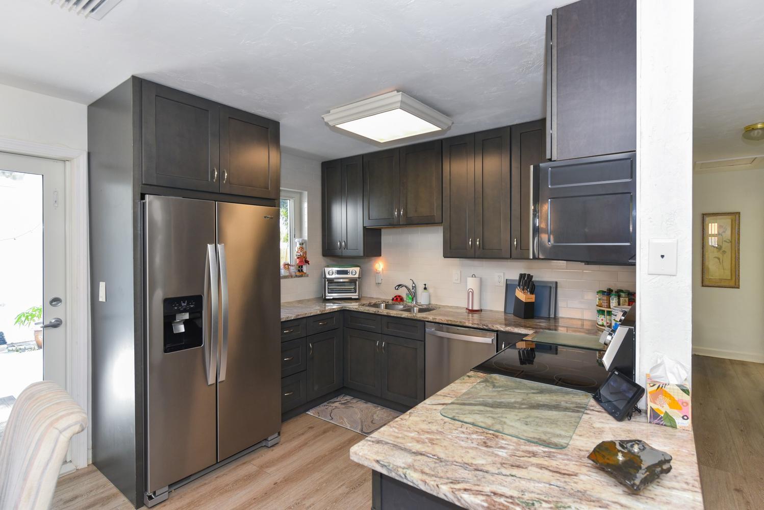 727 Bunker Road West Palm Beach, FL 33405 - Photo 11 of 25 727 Bunker Rd West Palm Beach-large-011-