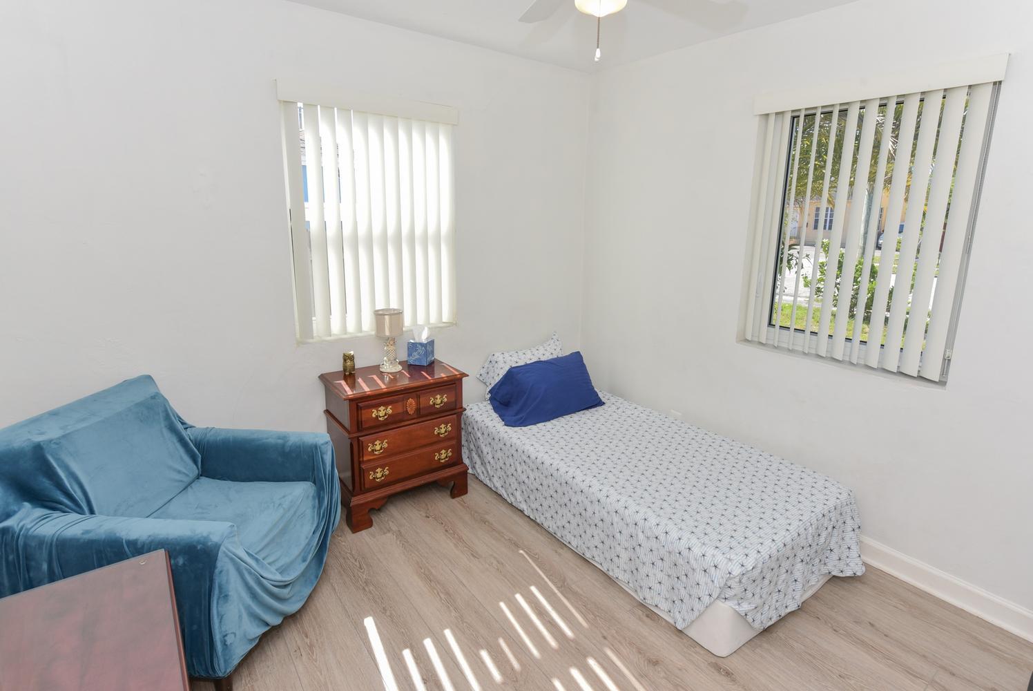 727 Bunker Road West Palm Beach, FL 33405 - Photo 17 of 25 727 Bunker Rd West Palm Beach-large-017-