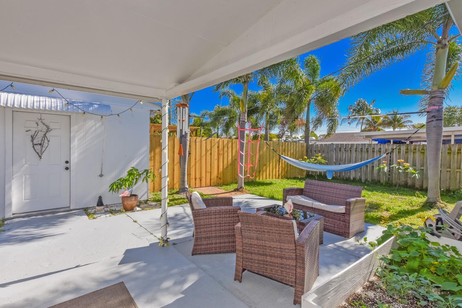 727 Bunker Road West Palm Beach, FL 33405 - Photo 21 of 25 727 Bunker Rd West Palm Beach-large-021-