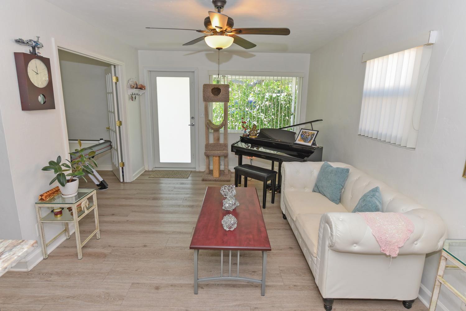 727 Bunker Road West Palm Beach, FL 33405 - Photo 7 of 25 727 Bunker Rd West Palm Beach-large-007-