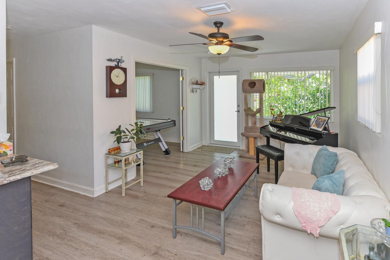 727 Bunker Road West Palm Beach, FL 33405 - Photo 8 of 25 727 Bunker Rd West Palm Beach-large-008-