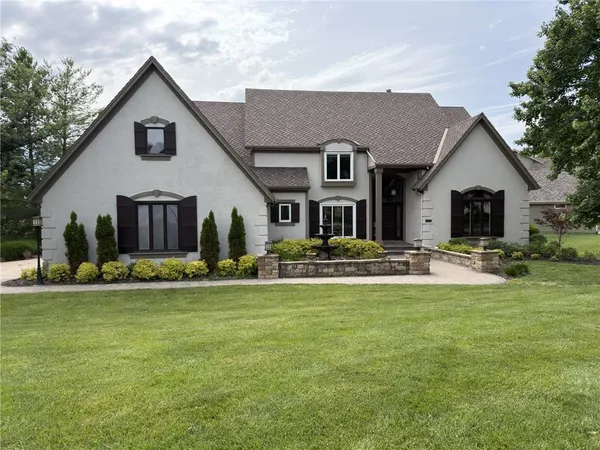$889,000 | 5502 Spinnaker Pointe, Parkville, MO 64152
