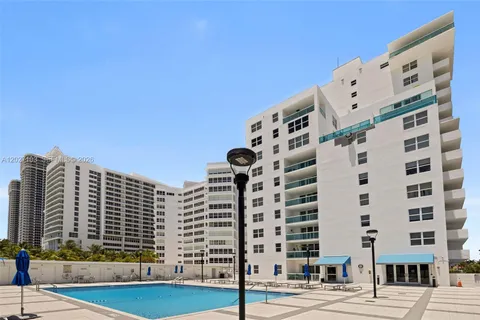 $535,000 | 5001 Collins Avenue, Unit 1E, Miami Beach, FL 33140