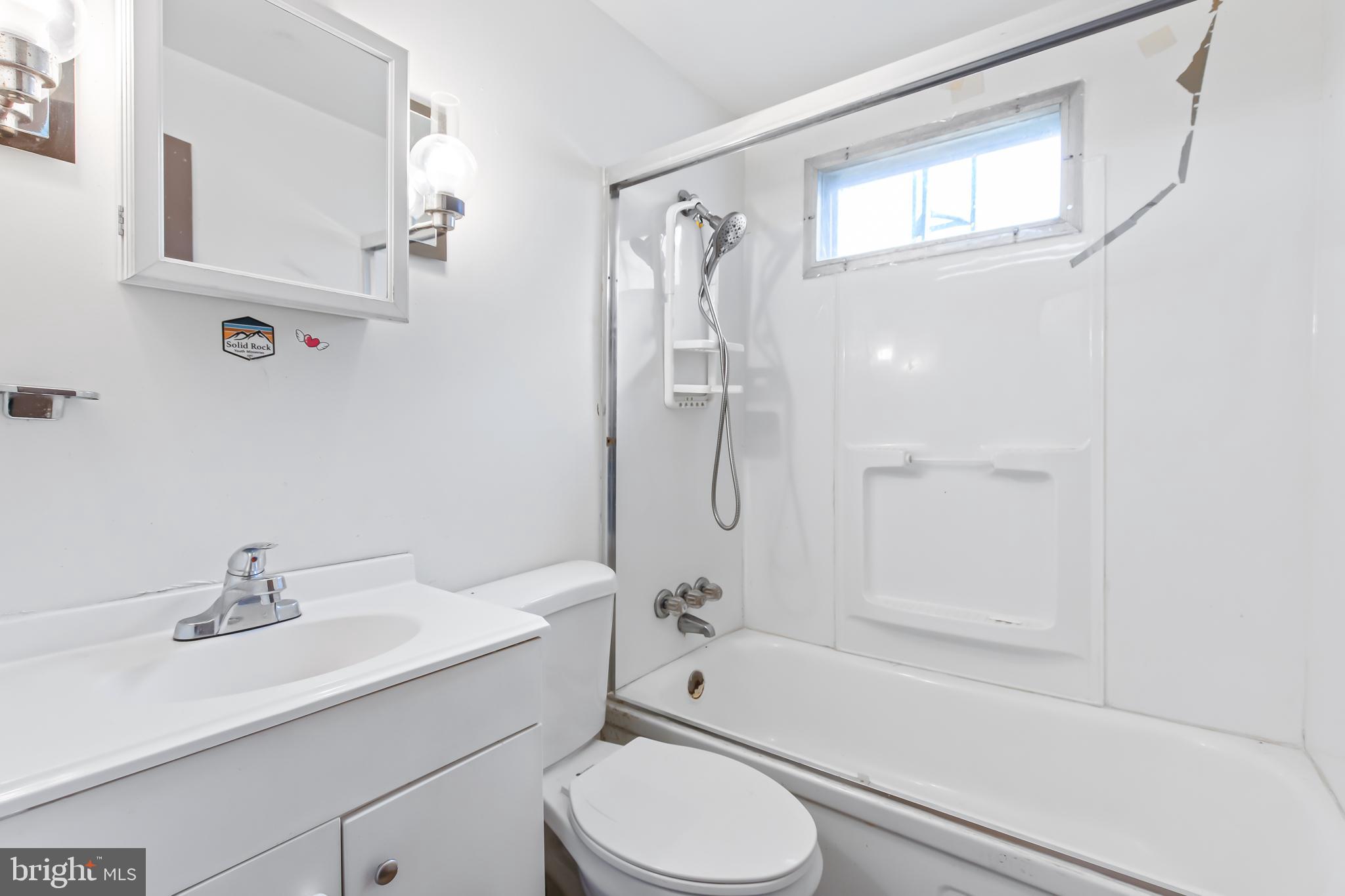 305 Hollow Road New Providence, PA 17560 - Photo 19 of 40 Full Bathroom