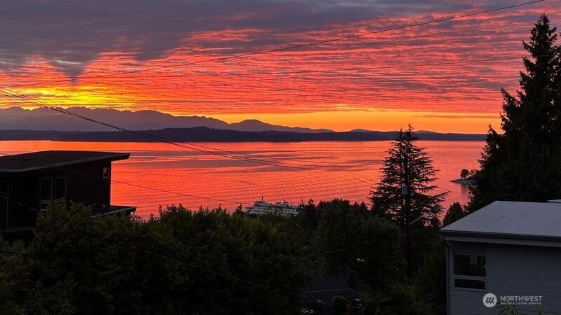 9604 44th Avenue Southwest Seattle, WA 98136 - Photo 3 of 30