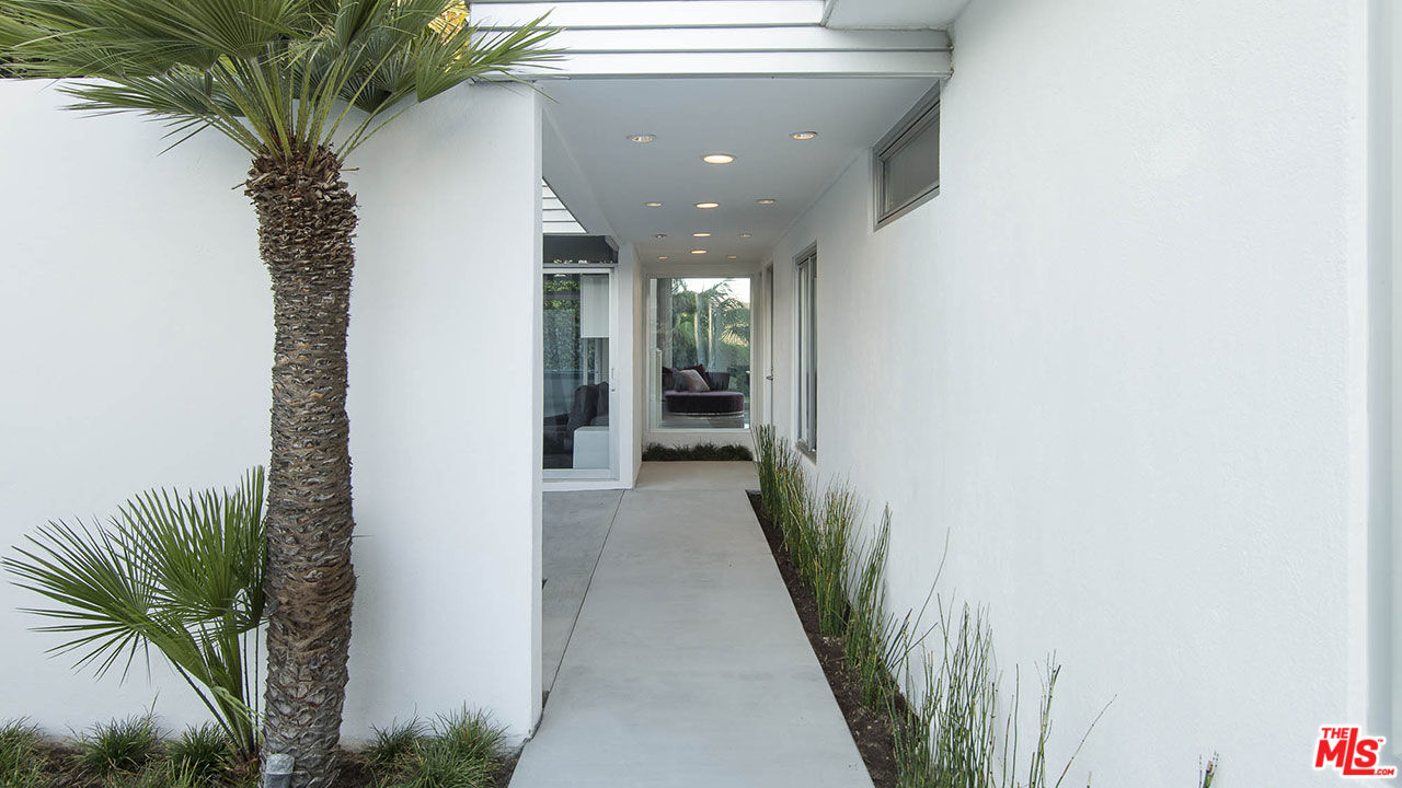 1466 Bel Air Road Los Angeles, CA 90077 - Photo 10 of 35 a view of a hallway