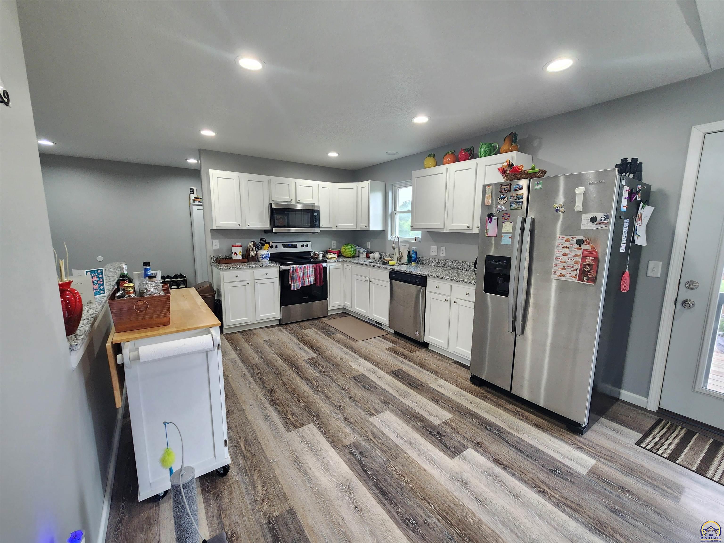 901 Riverside Court Emporia, KS 66801 - Photo 7 of 39