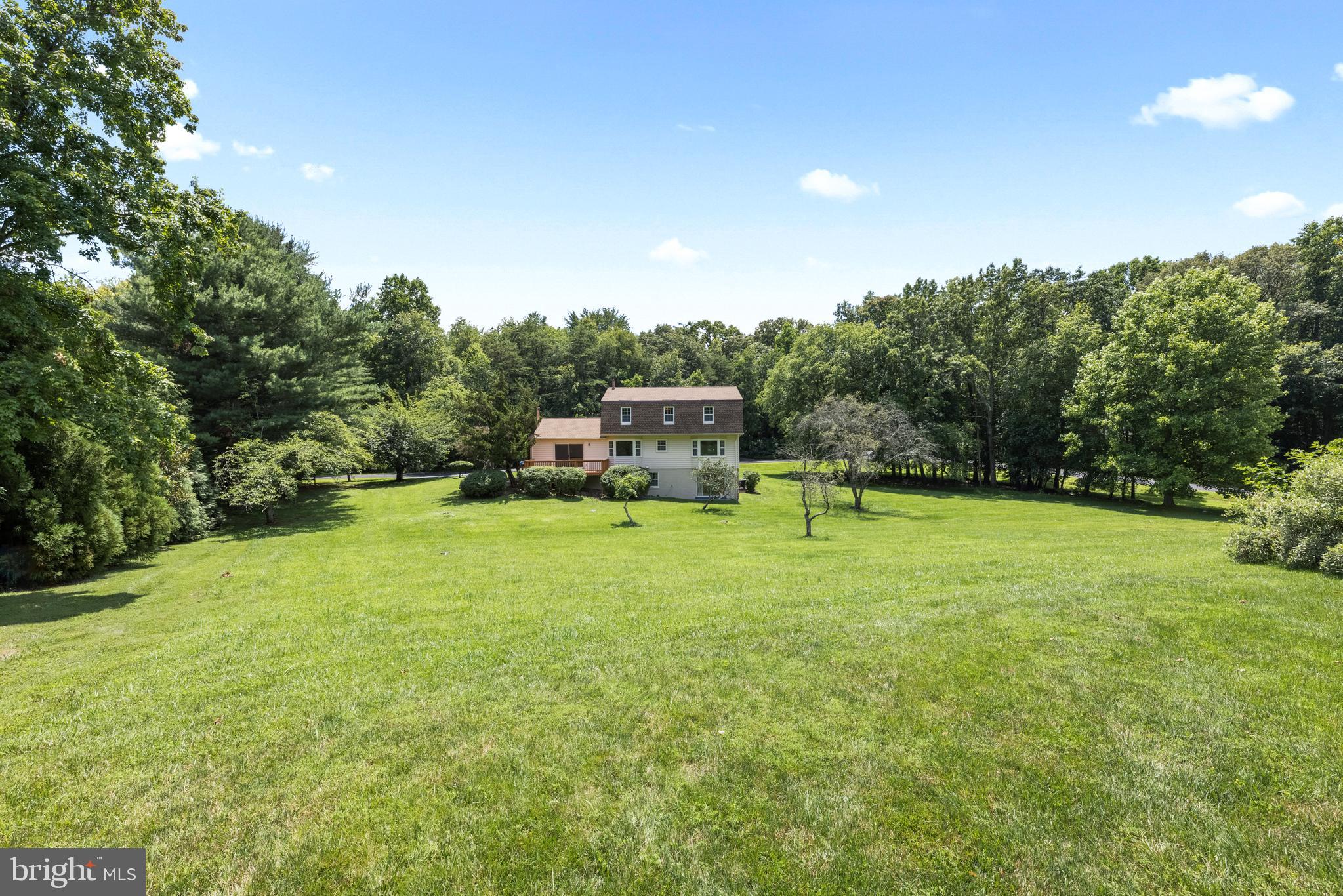 10906 Equestrian Court Reston, VA 20190 - Photo 33 of 36 Imagine the possibilities in this yard!