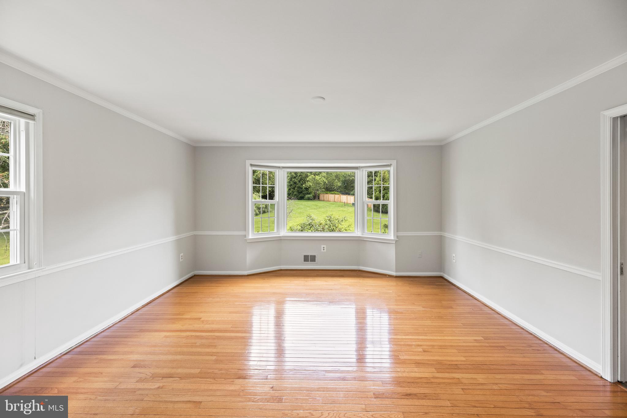 10906 Equestrian Court Reston, VA 20190 - Photo 6 of 36 Oversized dining room with bay window.