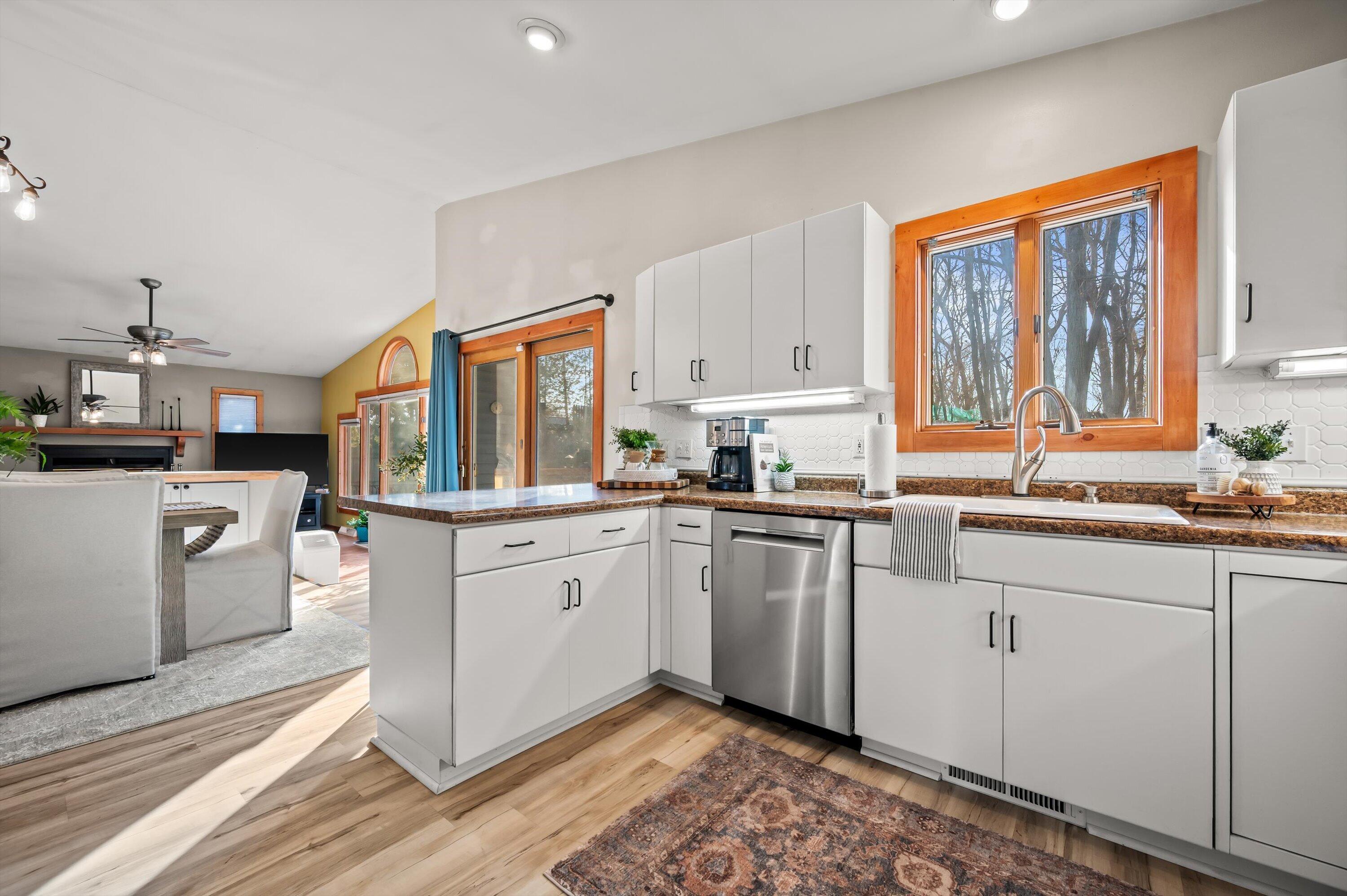 1130 Green Tree Road West Bend, WI 53090 - Photo 8 of 47 Kitchen